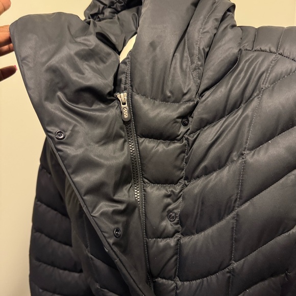 Patagonia Women's Quilted Black Down Puffer Jacket - Picture 6 of 9